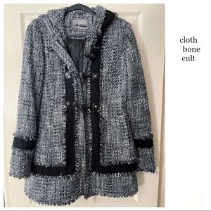 GUESS Woven Black & White Hooded COAT (EUC)